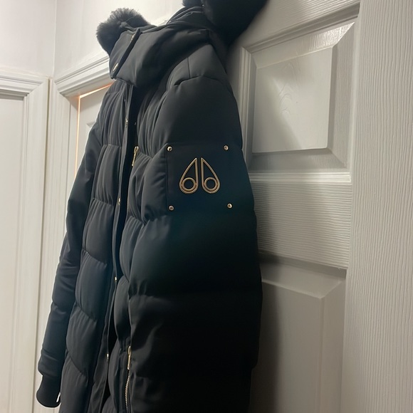 Moose knuckles GOLD WATERSHED PARKA SHEARLING in color black - Picture 3 of 5
